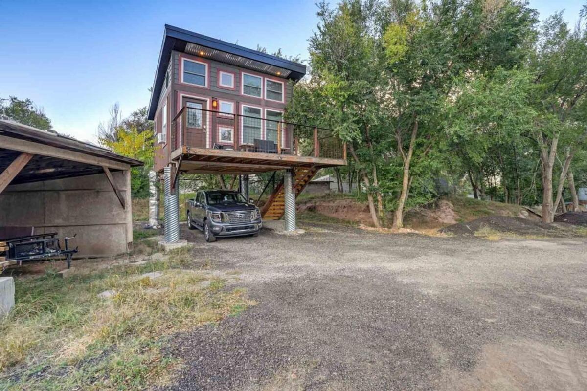 Red Rock Treehouse Unique In Old Colorado City Colorado Springs Exterior photo